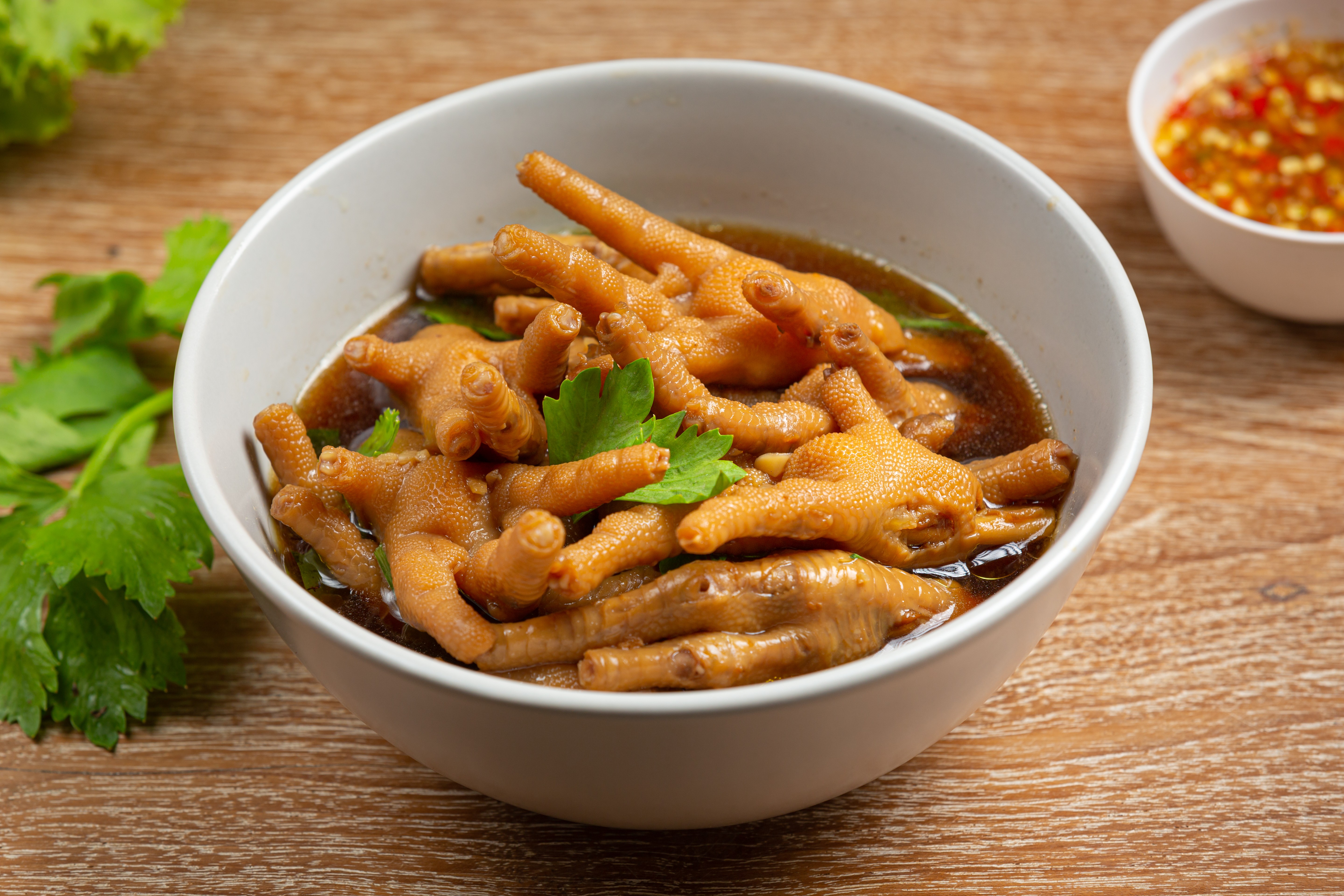 manfaat ceker ayam untuk bumil, makan ceker saat hamil, nutrisi bumil, makanan sehat bumil, kolagen kehamilan, sup ceker bumil, tips makan ceker, Bunda, Kecil